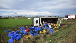 Φορτηγό με φρούτα αναποδογύρισε στην εθνική οδό Λάρισας-Βόλου: Νεκρός ο 47χρονος οδηγός