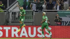  Στο «κόλπο» για Κάουλι και η Γεονμπούκ