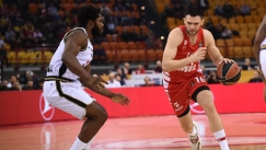 Αποχώρησε για τα αποδυτήρια ο Οτζελέγιε, δεν επέστρεψε στο ματς
