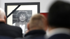 Μαντσίνι και Στάνκοβιτς κουβάλησαν το φέρετρο του Μιχαΐλοβιτς στην εξόδιο ακολουθία (vids)