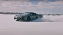 Η υβριδική Corvette κάνει ατελείωτο drift στο χιόνι (vid)