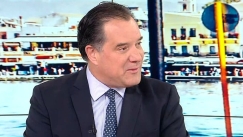 Άδωνις διαβάζοντας την Αυγή: «Παλάβωσαν στην Κουμουνδούρου, καλά παλαβοί είναι για να είναι ΣΥΡΙΖΑ» (vid)