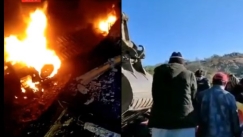 Λεωφορείο στο Πακιστάν έπεσε σε χαράδρα και τυλίχθηκε στις φλόγες: Τουλάχιστον 41 νεκροί (vids)