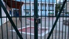 Ανοίγουν κανονικά τη Δευτέρα τα σχολεία: «Οι μαθητές με συμπτώματα να μένουν σπίτι», λέει το Υπουργείο (vid)