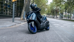 Διαθέσιμα τα νέα Yamaha XMAX 125 και 300 - Οι τιμές τους στην Ελλάδα