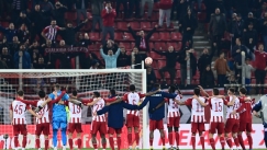 Οι πανηγυρισμοί των παικτών του Ολυμπιακού με τον κόσμο μετά τη νίκη κόντρα στον Άρη (vid)