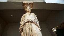 «Τα μάρμαρα του Παρθενώνα πρέπει να παραμείνουν στο Βρετανικό Μουσείο», υποστηρίζει Έλληνας ακαδημαϊκός