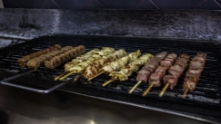 Αγωγή κατά του Νοσοκομείου Ρόδου από Αγγλο που «πνίγηκε» από κομμάτι χοιρινού κρέατος: Ζητάει αποζημίωση 300.000€