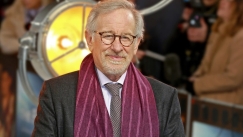 O Στίβεν Σπίλμπεργκ αποκάλυψε το ασυνήθιστο πράγμα που κάνει ο Τομ Κρουζ στα γυρίσματα