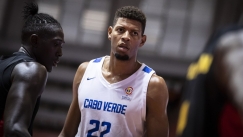 Ο Ταβάρες θα δώσει τρεις αγώνες σε δυο ηπείρους μέσα σε τέσσερις μέρες με φόντο το Παγκόσμιο Κύπελλο