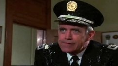 Πέθανε ο Τζορτζ Ρόμπερτσον: Ο αστυνόμος «Henry Hurst» στη «Μεγάλη των Μπάτσων Σχολή» (vid)