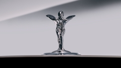 Spirit of Ecstasy: Το διάσημο έμβλημα της Rolls-Royce έκλεισε τα 112