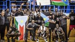 Νότιο Σουδάν, η πιο πρόσφατα νεοσύστατη χώρα στον κόσμο πάει στο Παγκόσμιο με την αύρα του Ντενγκ (vid)