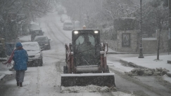 Πυκνή χιονόπτωση στο Διόνυσο λόγω της «Μπάρμπαρα»: Στα «λευκά» Πάρνηθα, Βίλια και Ιπποκράτειος Πολιτεία (vid)
