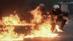 Ένταση τα ξημερώματα στην Πατησίων: Ομάδα ατόμων επιτέθηκε με μολότοφ κατά αστυνομικών
