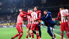 Υποδοχή στον Ρέντη από τον κόσμο του Ολυμπιακού μετά το σπουδαίο διπλό με ΑΕΚ!