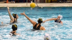 Φάση από το Εθνικός - ΑΕΚ στο πόλο γυναικών