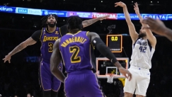 Ο Μάξι Κλέμπερ σόκαρε τους Λέικερς με τρίποντο στο φινάλε