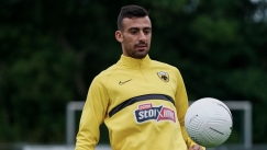 Η Ράκοβ επιβεβαίωσε ότι αγοράζει τον Σβάρνα από την ΑΕΚ