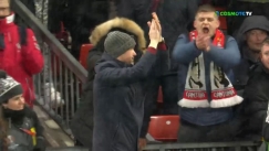 Ο Τεν Χαγκ αποθεώθηκε από τον κόσμο της Μάντσεστερ Γιουνάιτεντ λίγες μέρες μετά τη συντριβή από τη Λίβερπουλ (vid)