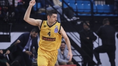 Ο Ξανθόπουλος πανηγυρίζει καλάθι με τον Παναθηναϊκό