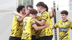 Οι παίκτες της ΑΕΚ Β' πανηγυρίζουν το γκολ του Τζούντα Γκαρσία