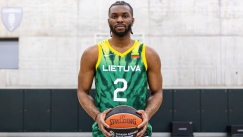 Ο Κίναν Έβανς με τη φανέλα της Εθνικής Λιθουανίας. 