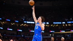 Γκίντεϊ σουτάρει