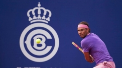 O Ραφαέλ Ναδάλ υποδέχεται την μπάλα