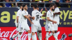 Οι παίκτες της Ρεάλ Μαδρίτης πανηγυρίζουν στην έδρα της Κάντιθ