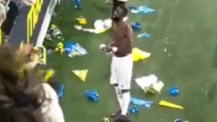 Ο Ρούντιγκερ πήγε να δώσει την φανέλα του και οι φίλαθλοι της Κάντιθ του επιτέθηκαν φραστικά και πέταξαν αντικείμενα (vid)