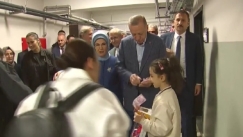 Εκλογές στην Τουρκία: Ο Ερντογάν μοίρασε χαρτζιλίκι σε παιδιά πηγαίνοντας να ψηφίσει (vid)