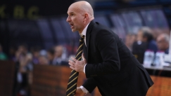 Ο Ηλίας Καντζούρης στον πάγκο της ΑΕΚ