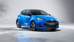 Το Toyota Yaris ανανεώνεται και αποκτά πιο δυνατή υβριδική έκδοση