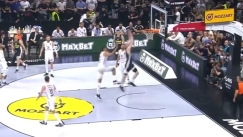 Ο Σμάιλαγκιτς καρφώνει μπροστά στον Ταβάρες