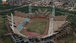 Το πιο περίεργο γήπεδο του κόσμου έχει «ανεξήγητες» τριγωνικές κερκίδες και χωράει 59.000 άτομα