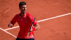 O Τζόκοβιτς πανηγυρίζει