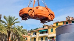 Βουτιά στη μπογιά για το νέο Fiat 600e (vid)