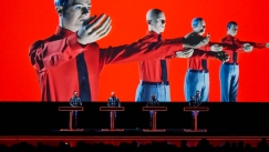 Kraftwerk: Οι μαέστροι της ηλεκτρονικής μουσικής σε ένα μυστικιστικό live στο Ηρώδειο