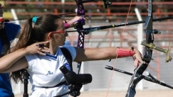 Η Δήμητρα Παπαδοπούλου σημαδεύει με το τόξο
