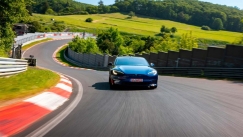 To Tesla Model S Plaid κατέρριψε το ρεκόρ της Porsche Taycan στο Νίρμπουργκρινγκ (vid)