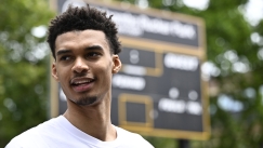 Ο Βίκτορ Γουεμπανιάμα στο θρυλικό Ράκερ Παρκ.