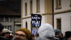 Η Google τρολάρει όσους υποστηρίζουν πως η Γη είναι επίπεδη 