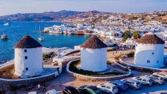 22χρονη κατήγγειλε ότι τη βίασαν και της έκλεψαν κοσμήματα αξίας 5.000 ευρώ σε πάρκινγκ γνωστού μπαρ στη Μύκονο 