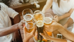 Το κόλπο του καλοκαιριού: Πώς θα παγώσεις την μπύρα σου σε λιγότερο από 10 λεπτά