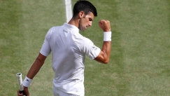 O Nόβακ Τζόκοβιτς πανηγυρίζει