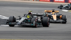 Ο Χάμιλτον ανησυχεί για την έλλειψη ταχύτητας και καλεί τη Mercedes να δράσει