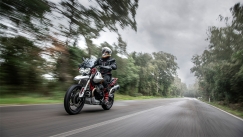 H Moto Guzzi V85TT σε ταξιδεύει με μοναδικά πλεονεκτήματα