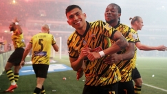 Ο Ορμπελίν Πινέδα πανηγυρίζει με τον Λιβάι Γκαρσία