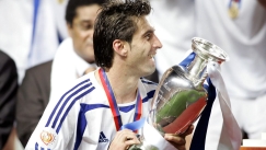Ο Ζαγοράκης με το τρόπαιο του Euro 2004